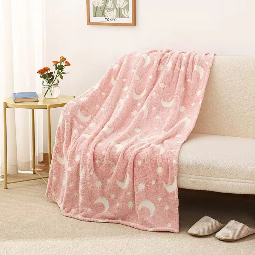 Children's Blanket | Glows Without Batteries & Hypoallergenic Fleece | 120 x 150 cm
