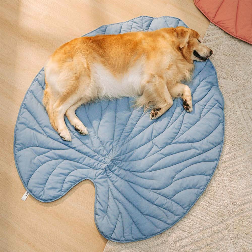 Dog Mat | Leaf-Shaped Cotton-Polyester & Machine-Washable | For Medium & Large Dogs