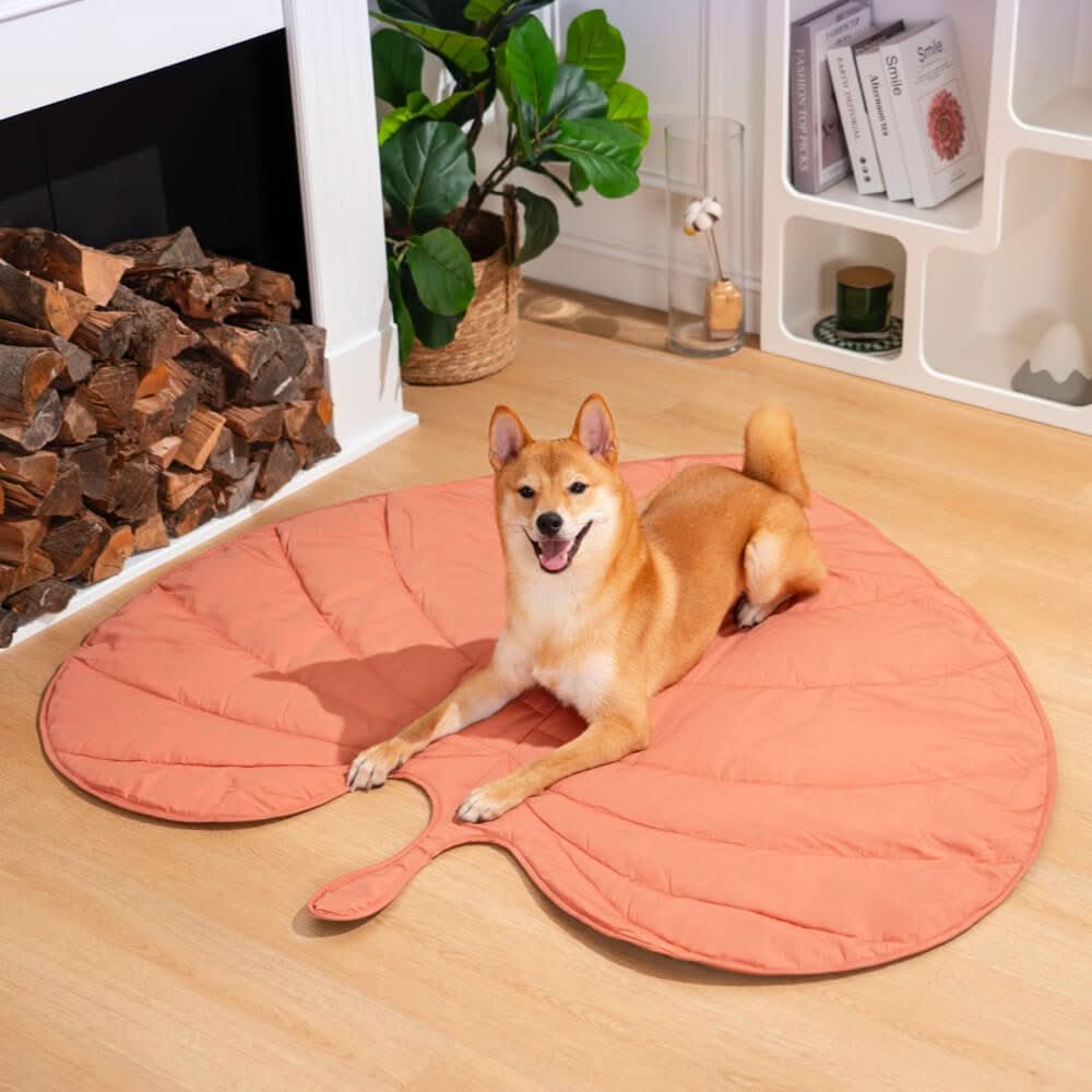 Dog Mat | Leaf-Shaped Cotton-Polyester & Machine-Washable | For Medium & Large Dogs