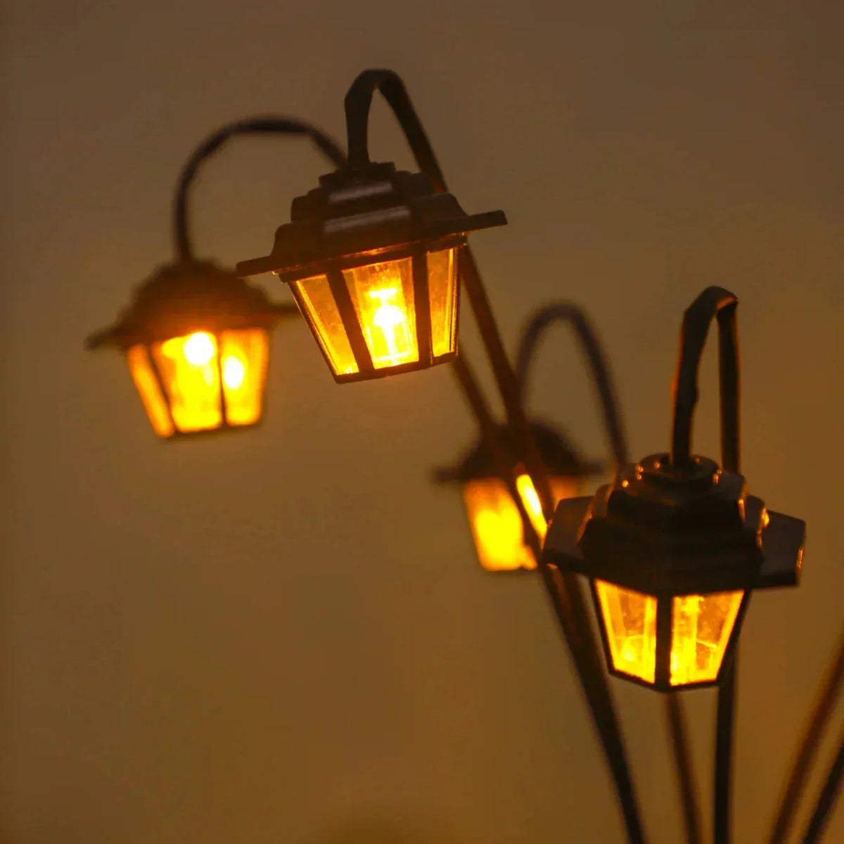 Garden Lantern | Solar-Powered Dusk Sensor & Weatherproof