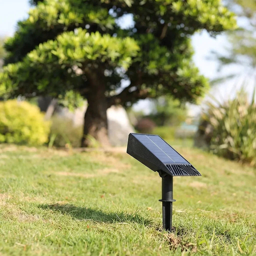 Garden Spotlight | Solar-Powered & Adjustable Zoom | IP65 Weatherproof
