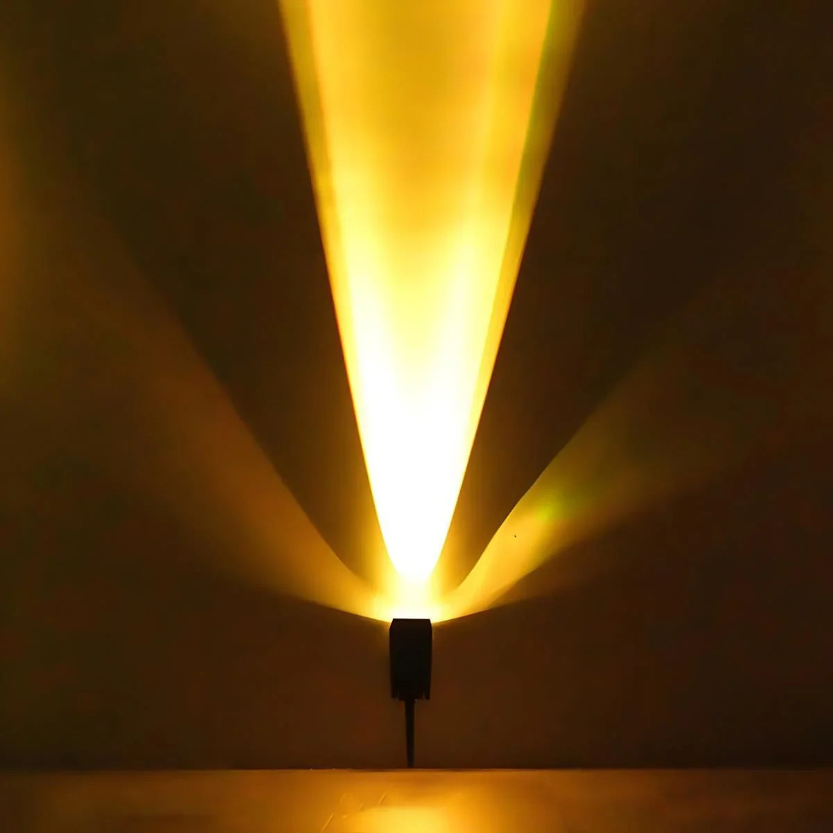 Garden Spotlight | Solar-Powered & Adjustable Zoom | IP65 Weatherproof