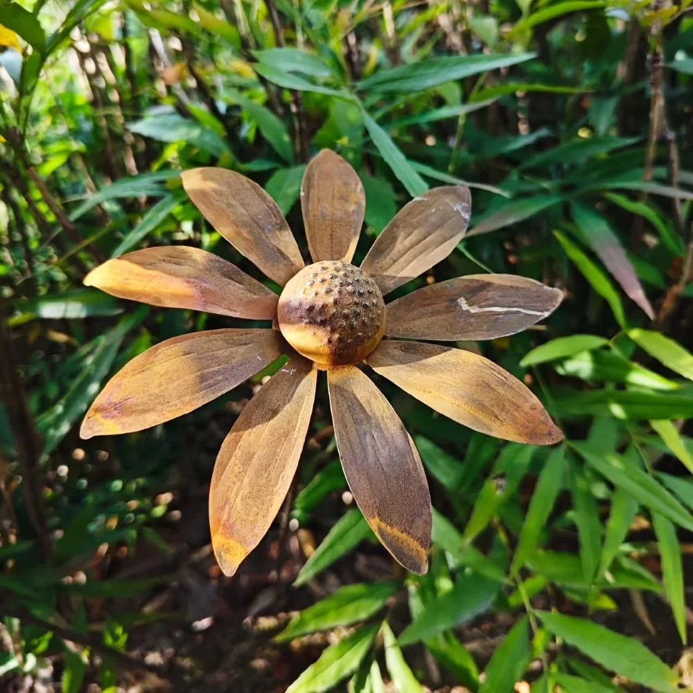 Garden Stakes | Weather-Resistant Metal & Rustic Daisy Finish | Set of 5