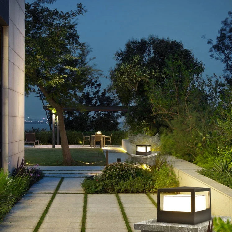 Outdoor Path Light | Integrated LED & Waterproof Aluminum | 700–1200 lm