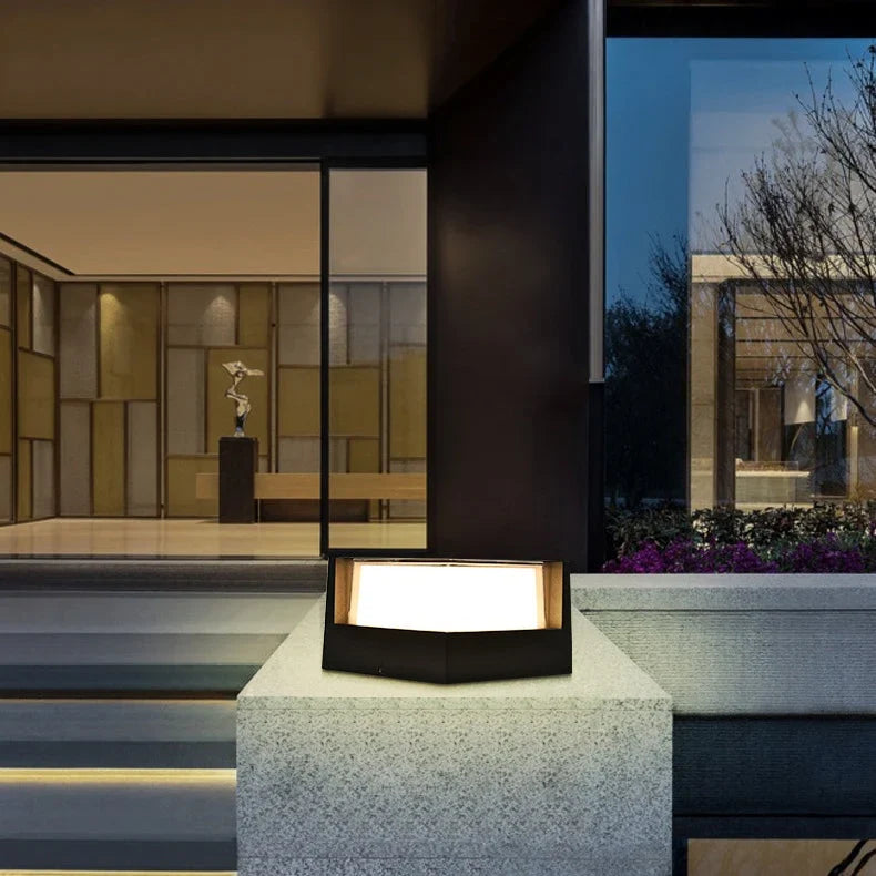 Outdoor Path Light | Integrated LED & Waterproof Aluminum | 700–1200 lm