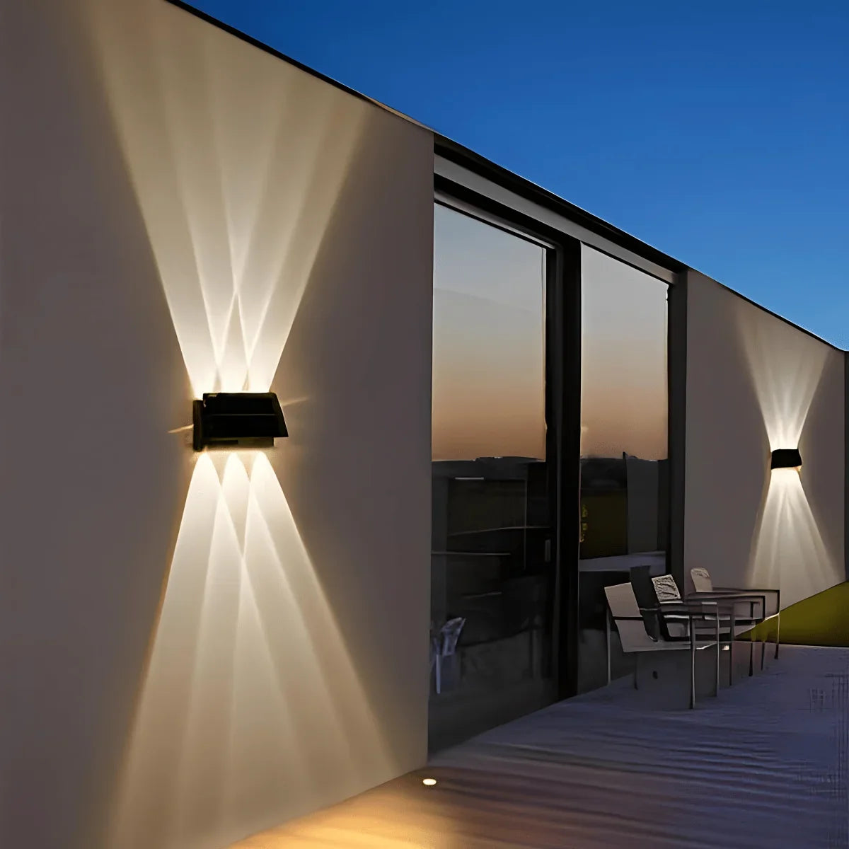 Solar Wall Light | Motion-Activated LED & IP65 Weatherproof | Up To 15 Hours Runtime