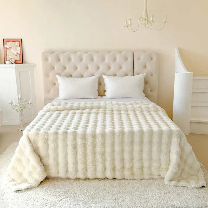 Throw Blanket | Double-Layer Faux Rabbit Fur & Machine-Washable | 200 x 230 cm