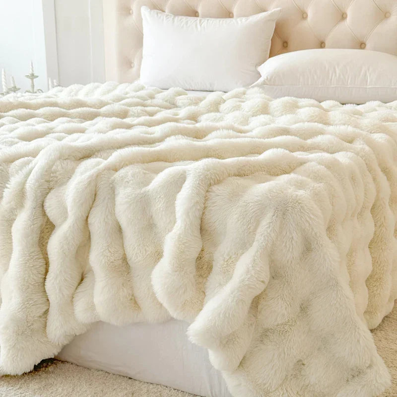 Throw Blanket | Double-Layer Faux Rabbit Fur & Machine-Washable | 200 x 230 cm