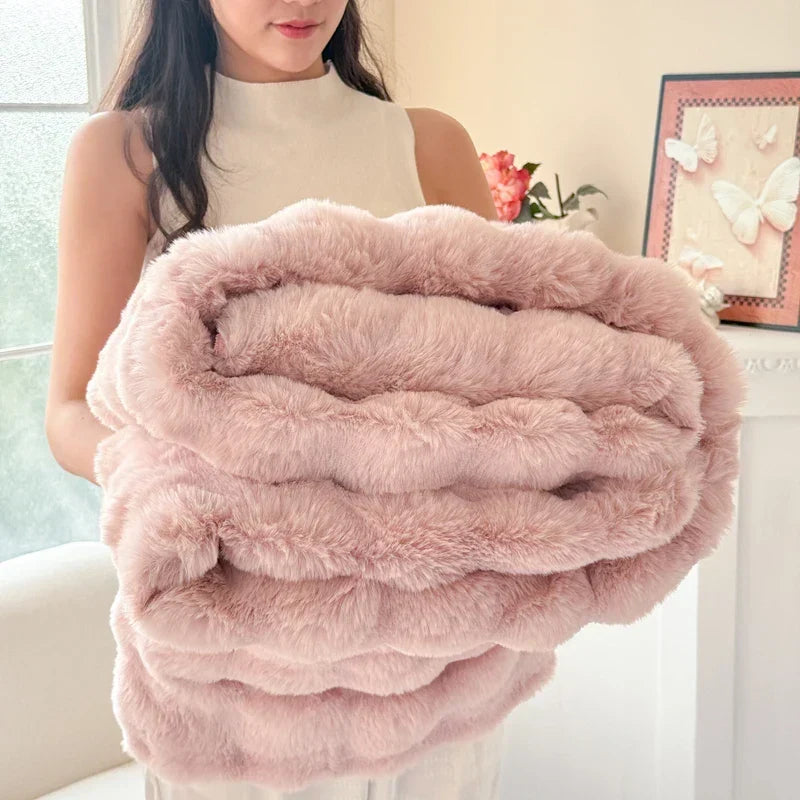 Throw Blanket | Double-Layer Faux Rabbit Fur & Machine-Washable | 200 x 230 cm