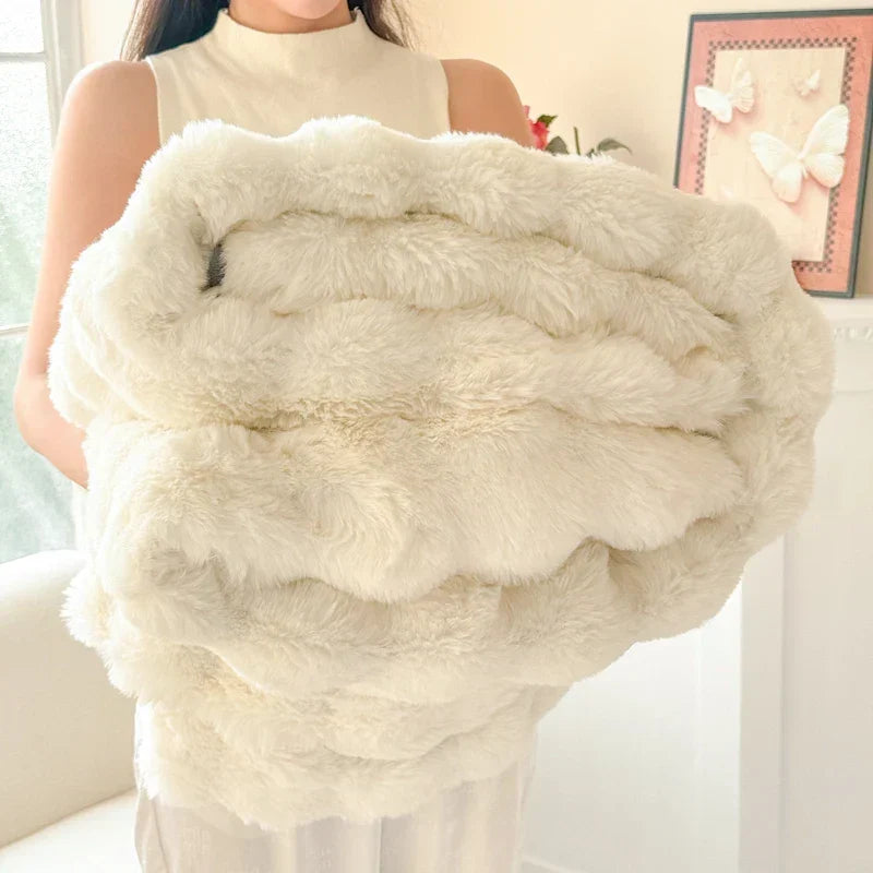 Throw Blanket | Double-Layer Faux Rabbit Fur & Machine-Washable | 200 x 230 cm