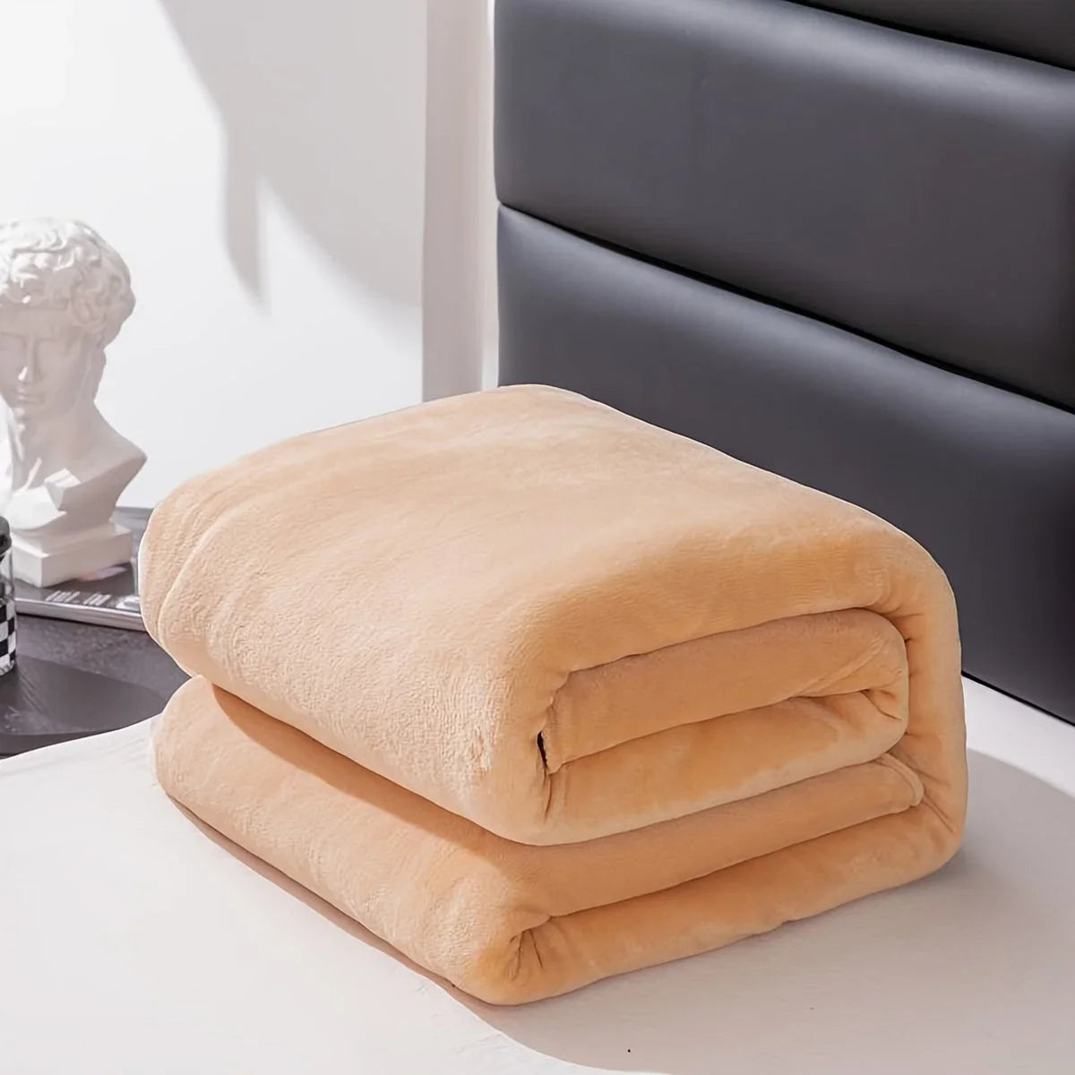 Throw Blanket | Soft & Machine-Washable Knitted Polyester | 70 x 100–200 x 230 cm