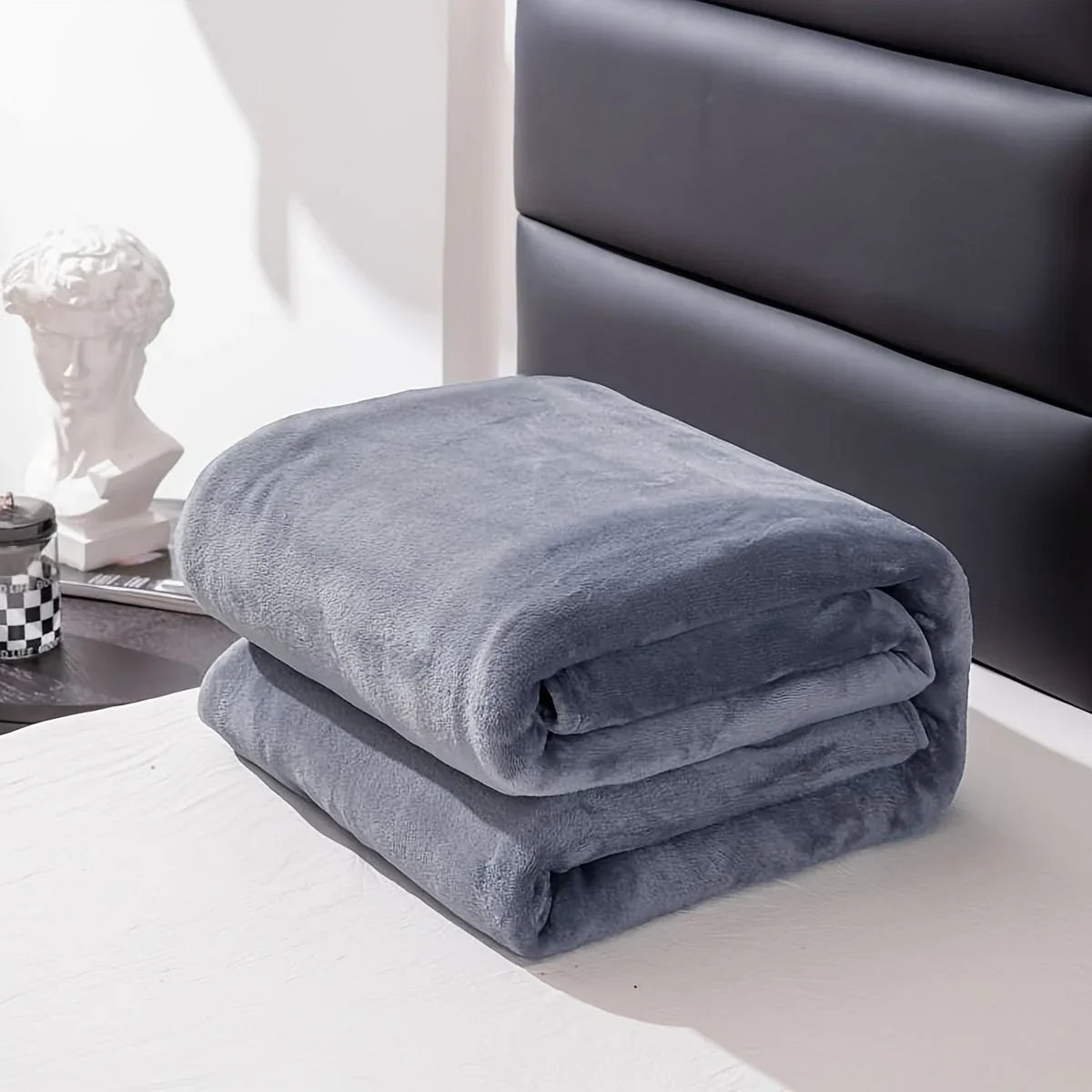 Throw Blanket | Soft & Machine-Washable Knitted Polyester | 70 x 100–200 x 230 cm