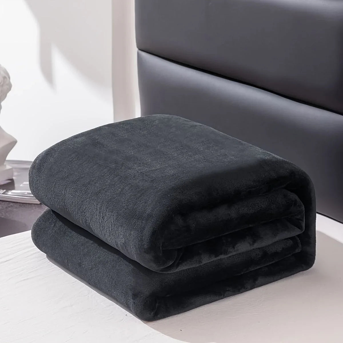 Throw Blanket | Soft & Machine-Washable Knitted Polyester | 70 x 100–200 x 230 cm