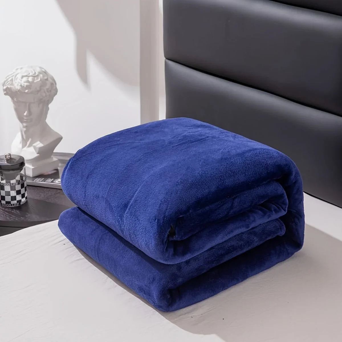 Throw Blanket | Soft & Machine-Washable Knitted Polyester | 70 x 100–200 x 230 cm