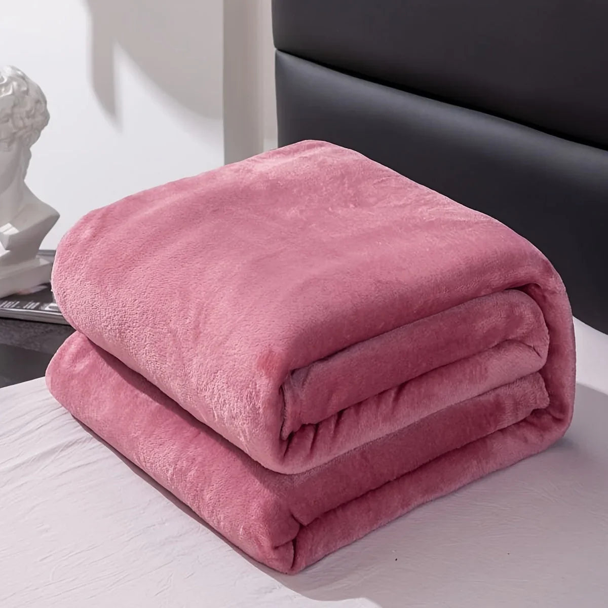 Throw Blanket | Soft & Machine-Washable Knitted Polyester | 70 x 100–200 x 230 cm