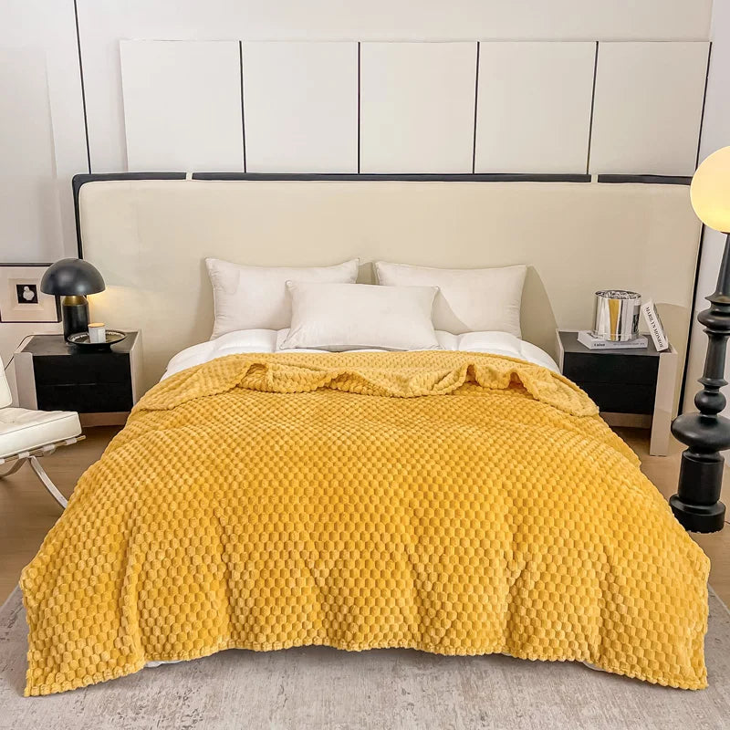 Throw Blanket | Soft Velvet & Checkered Pattern | 3 Sizes