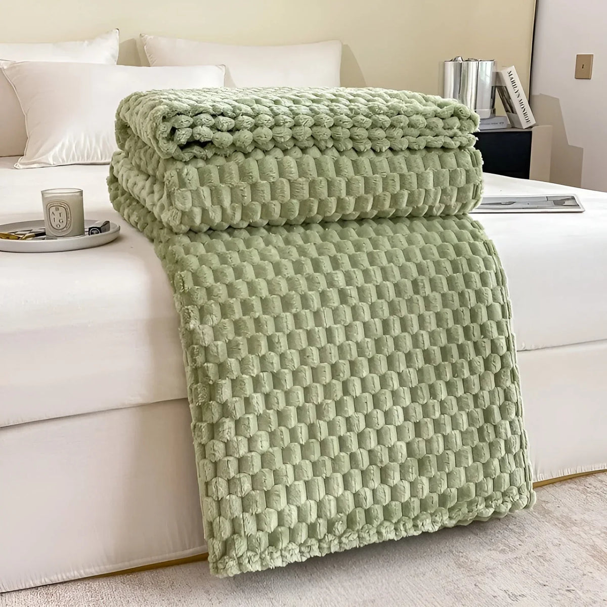 Throw Blanket | Super Soft Microfiber & Heat-Insulating | 70 x 100 cm