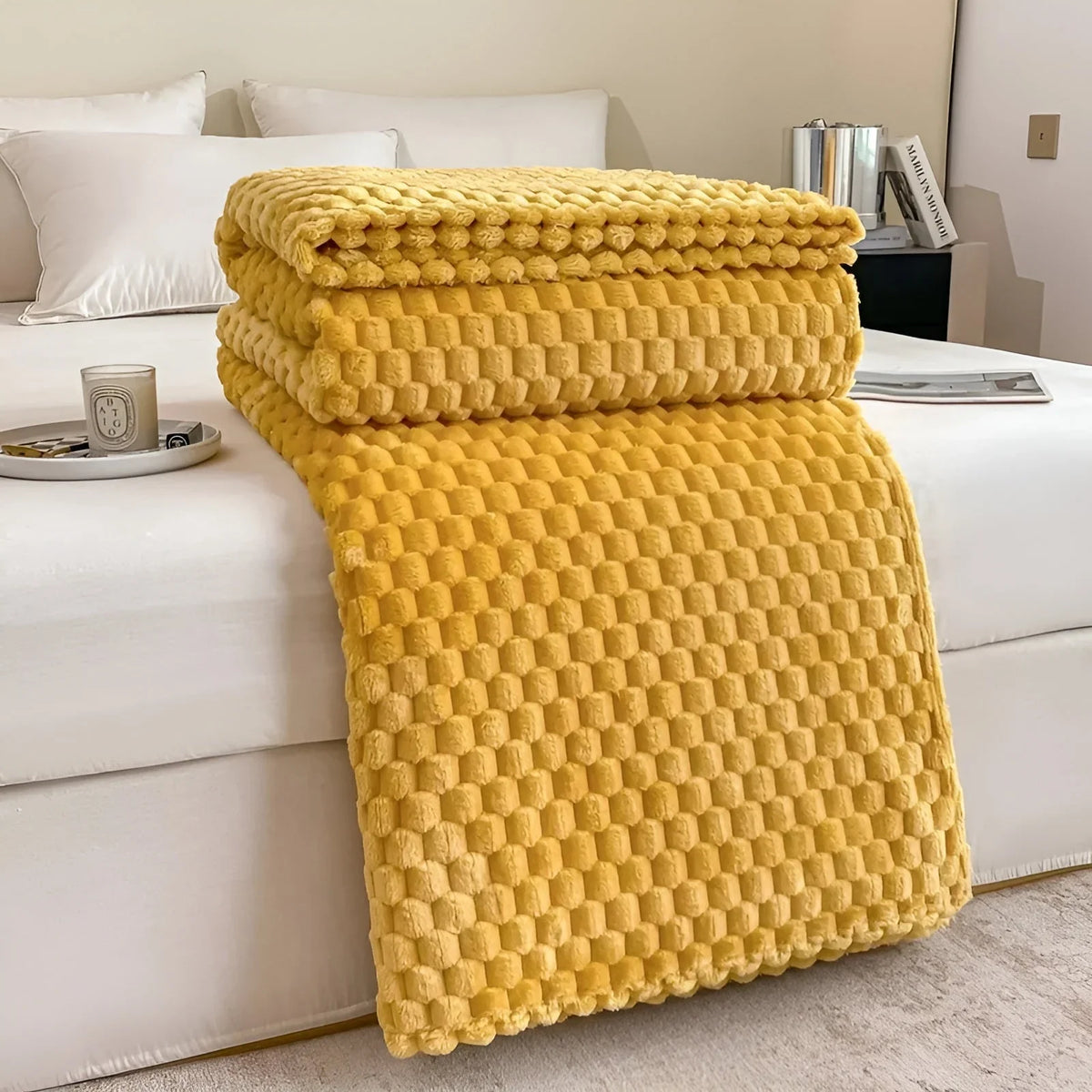 Throw Blanket | Super Soft Microfiber & Heat-Insulating | 70 x 100 cm